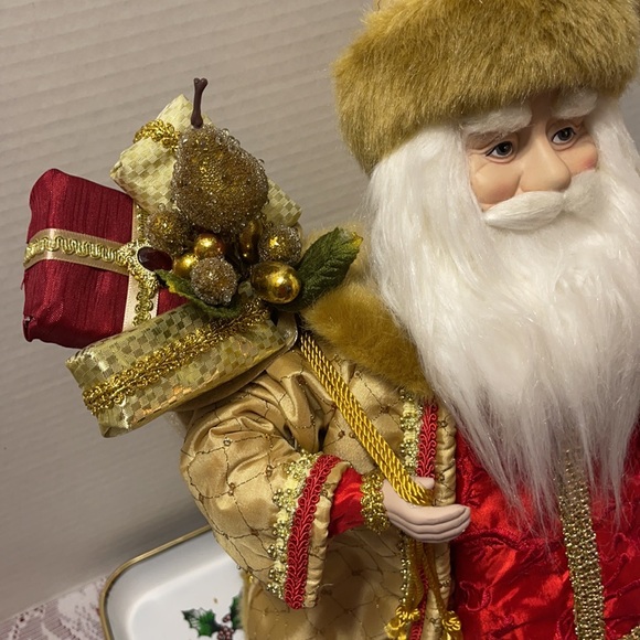 19” Inch Standing Santa Clause. Gold/Red. Christmas Santa bearing Gifts … - Picture 4 of 8